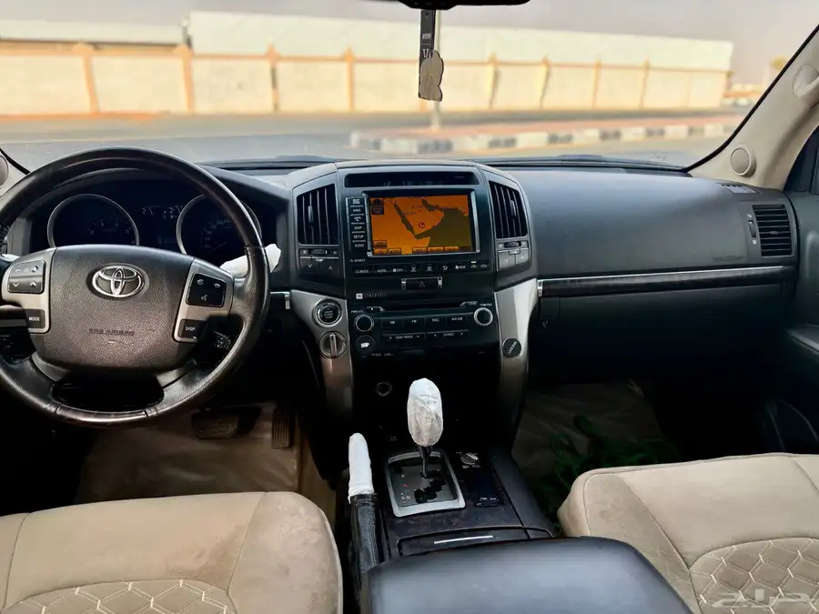 لاندكروزر 2010 VXR فل كامل نظييف 14