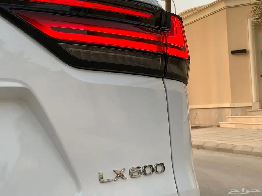 لكزس 2022 LX600 F فل كامل 28