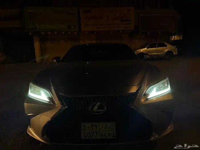 إصلاح إصفرار لد نهاري لكزس ES350 2019 4