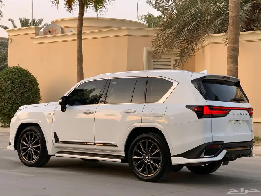 لكزس 2022 LX600 F فل كامل 25