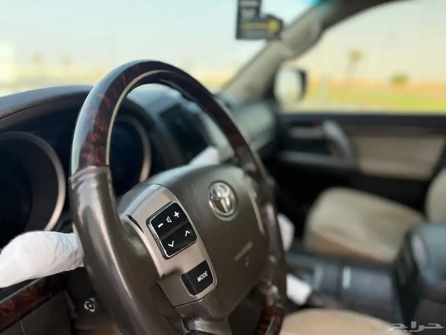 لاندكروزر 2010 VXR فل كامل نظييف 12