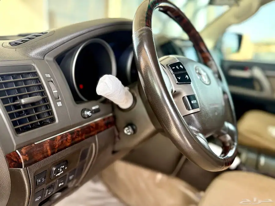 لاندكروزر 2010 VXR فل كامل نظييف 10