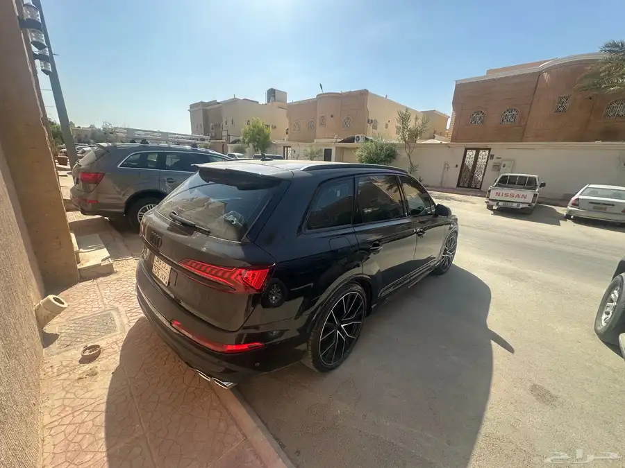 black SQ7 2023 8800km index