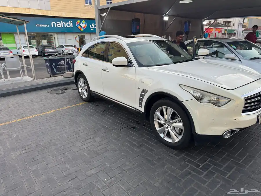 نيسان انفنيتي QX70 موديل 2014 index