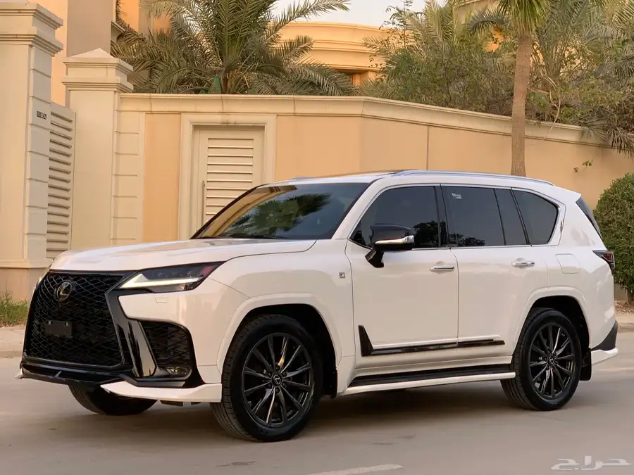 لكزس 2022 LX600 F فل كامل 19