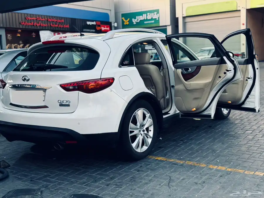 نيسان انفنيتي QX70 موديل 2014 index