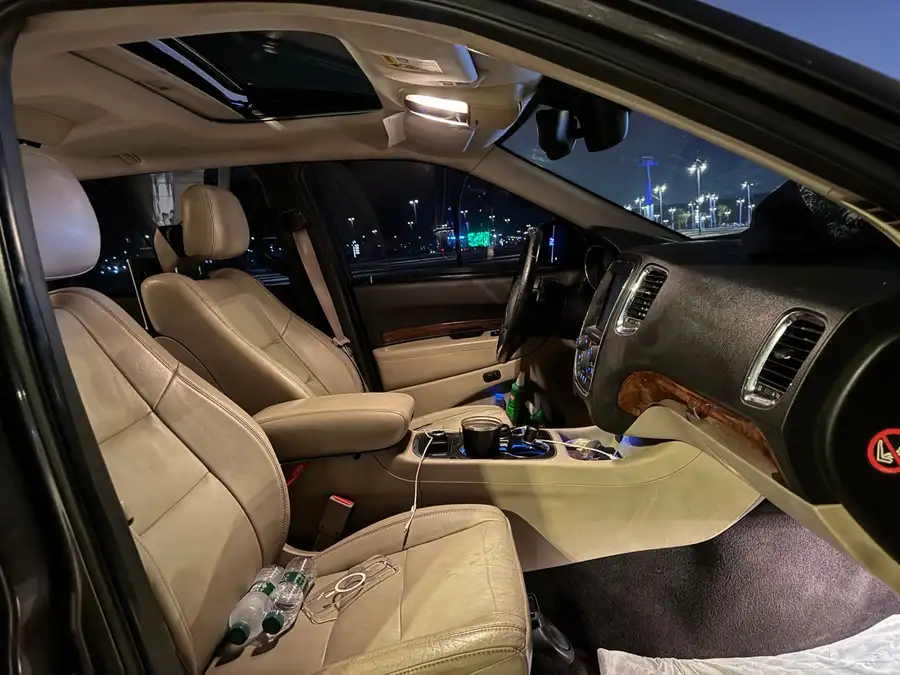 دودج دورانجو نظيف V8 23