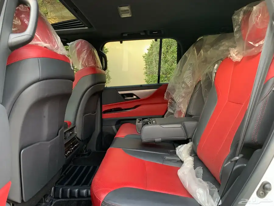 لكزس 2022 LX600 F فل كامل 36