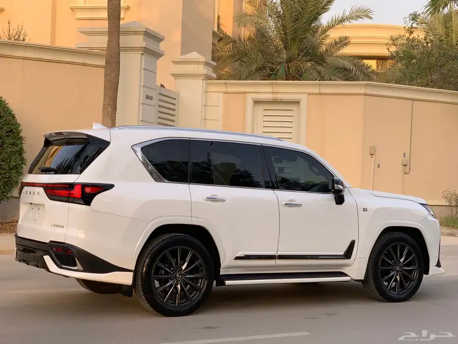 لكزس 2022 LX600 F فل كامل 9