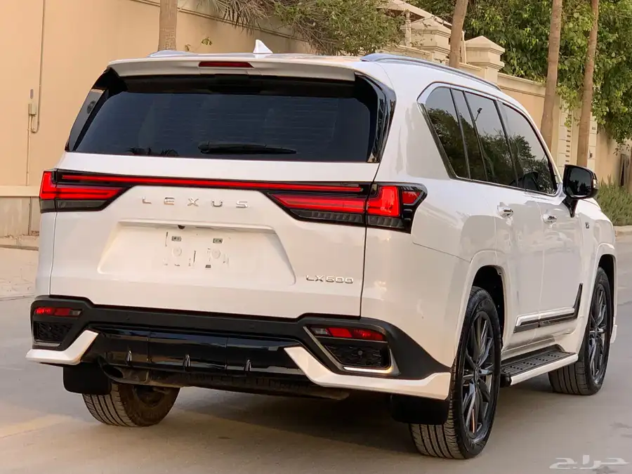 لكزس 2022 LX600 F فل كامل 12