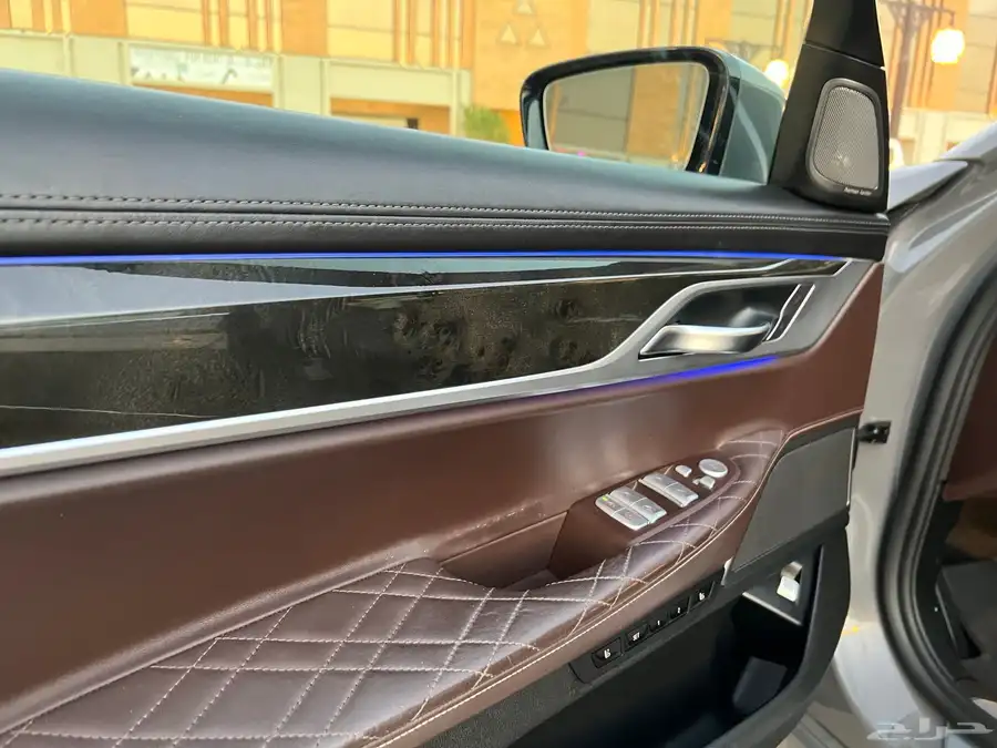 BMW 750Li 2020 فل كامل 16