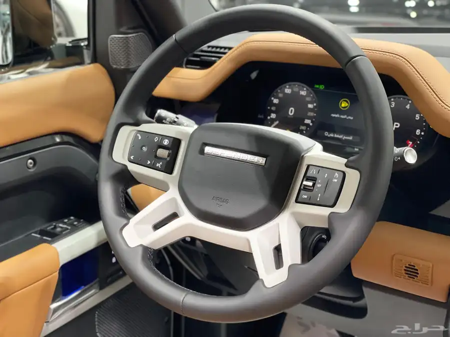 لاندروفر ديفندر 90 - HSE V6 موديل 2024 فل كامل سقف كشف جديد 15