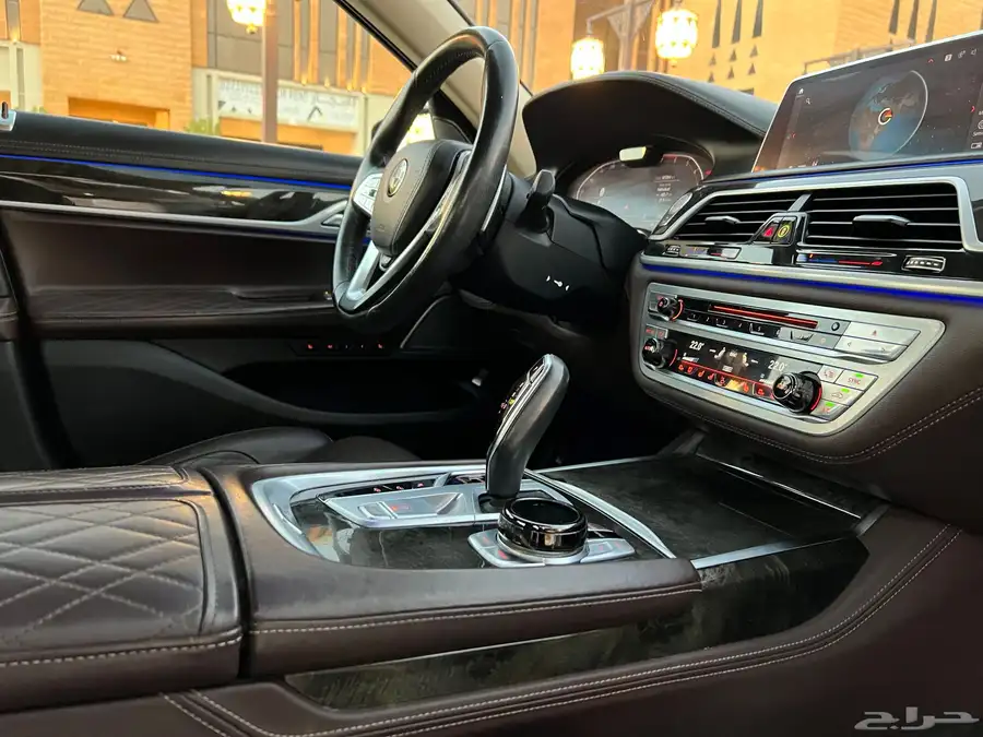 BMW 750Li 2020 فل كامل 15