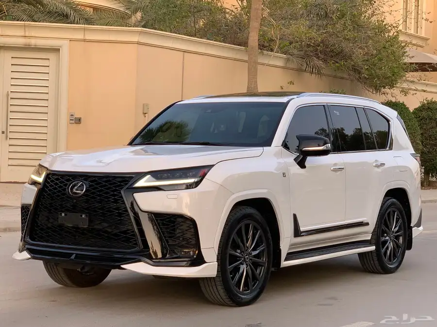 لكزس 2022 LX600 F فل كامل 18