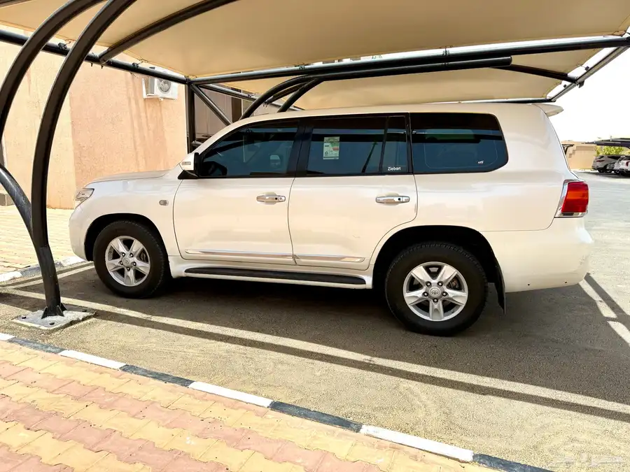 لاندكروزر 2010 VXR فل كامل نظييف 0