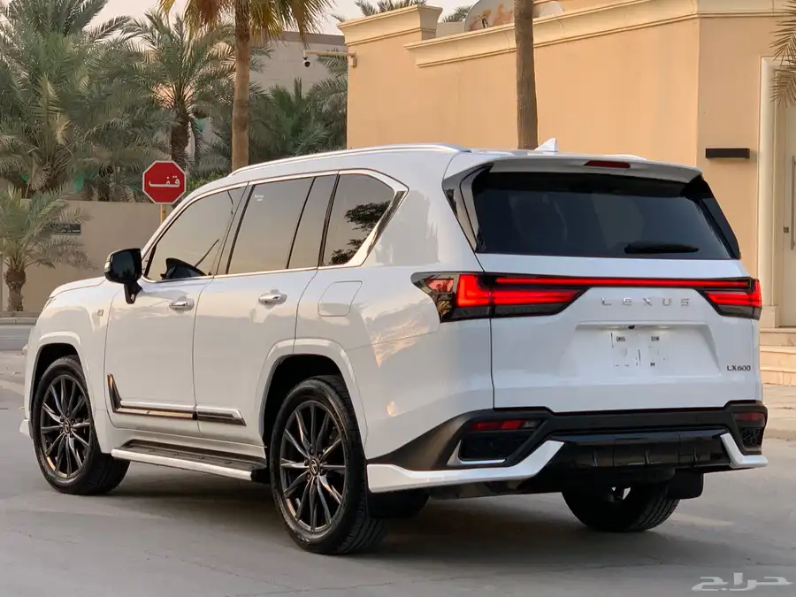 لكزس 2022 LX600 F فل كامل 23