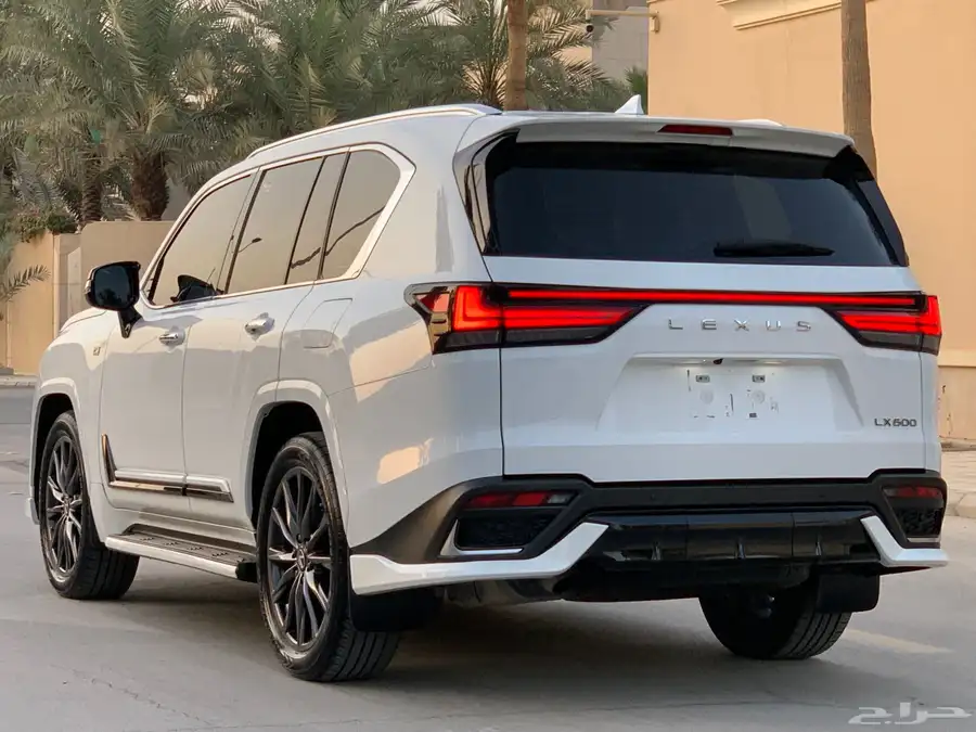 لكزس 2022 LX600 F فل كامل 27