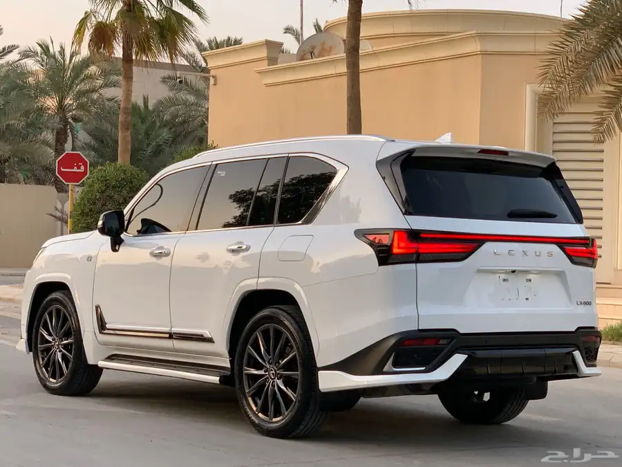 لكزس 2022 LX600 F فل كامل 26