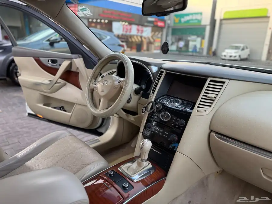 نيسان انفنيتي QX70 موديل 2014 index