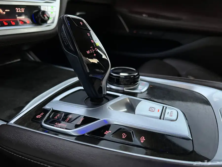 BMW 750Li 2020 فل كامل 18