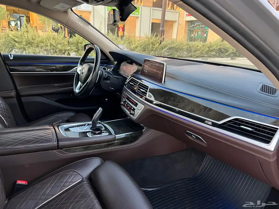 BMW 750Li 2020 فل كامل 14