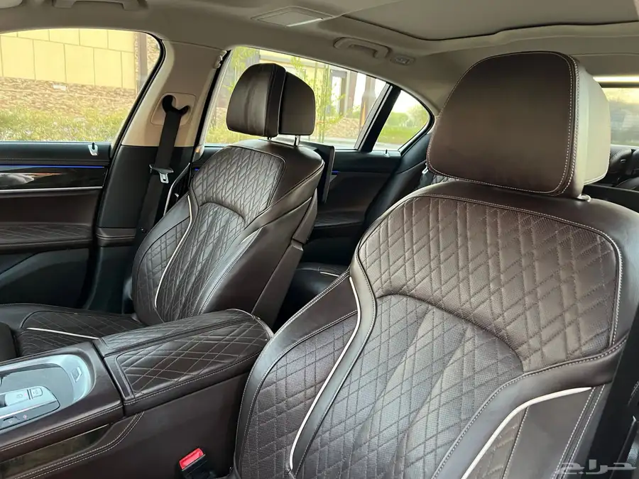 BMW 750Li 2020 فل كامل 22