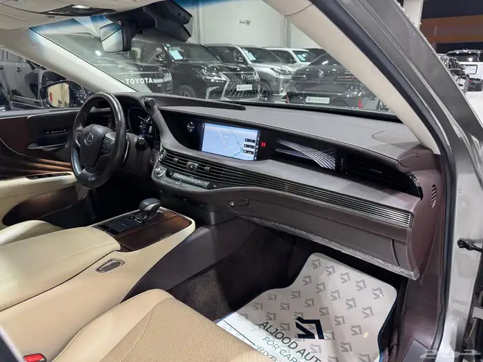 لكزس LS350L موديل 2018 فل كامل مستعمل . 12