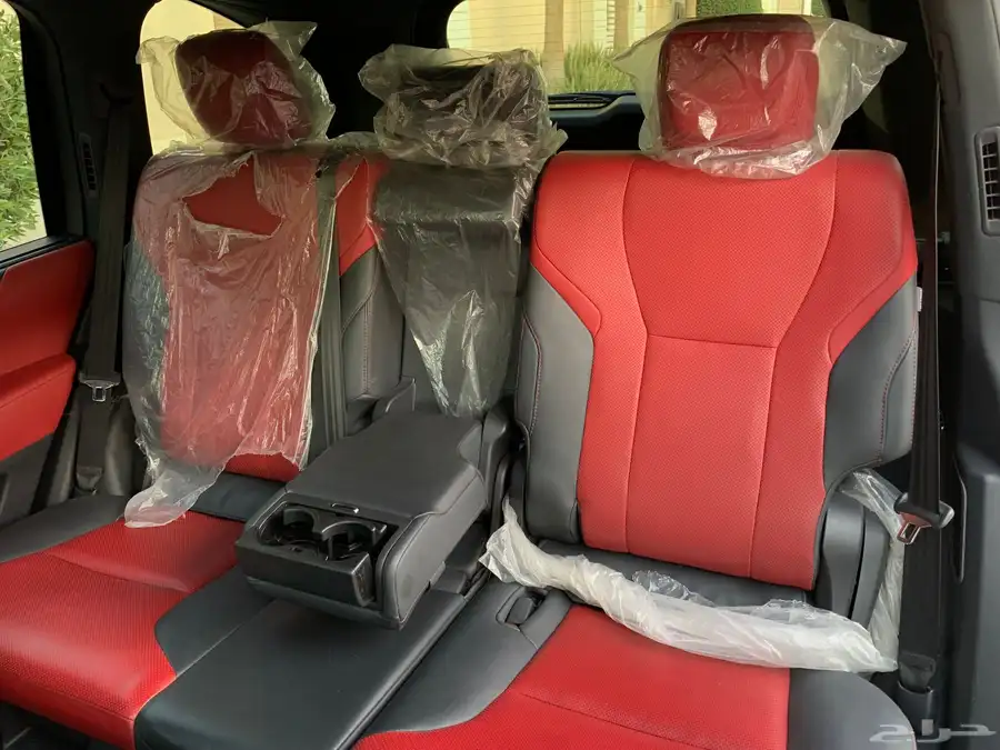 لكزس 2022 LX600 F فل كامل 38