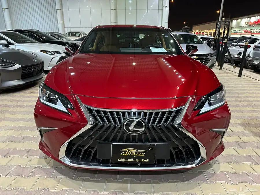 لكزس ES250 موديل 2023 ممشى قليل شبه جديد 0