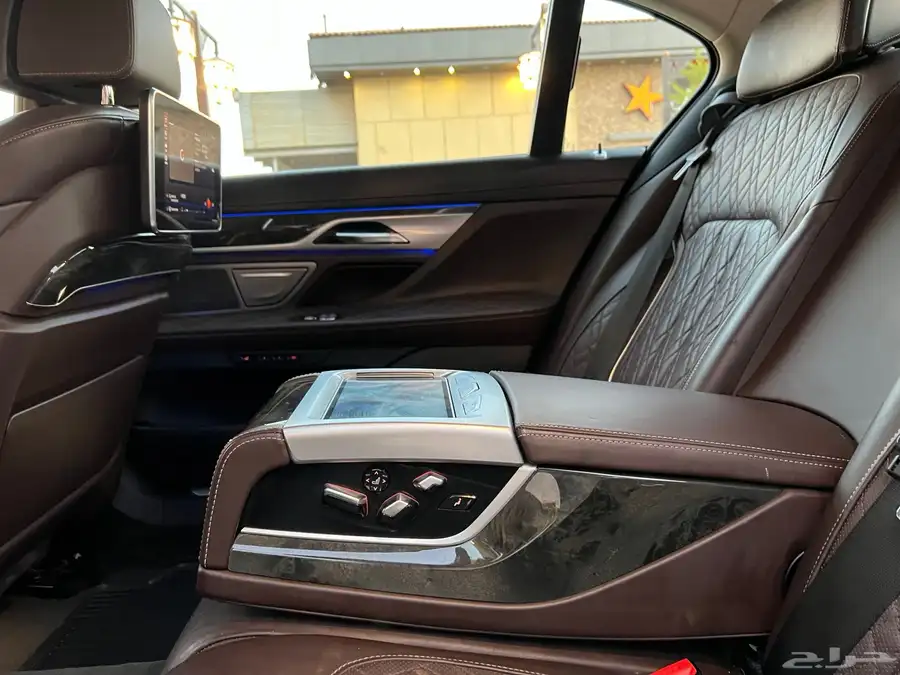 BMW 750Li 2020 فل كامل 25