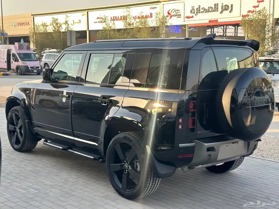لاندروفر ديفندر 2025 وارد الناغي ضمان وصيانه مجانيه 7