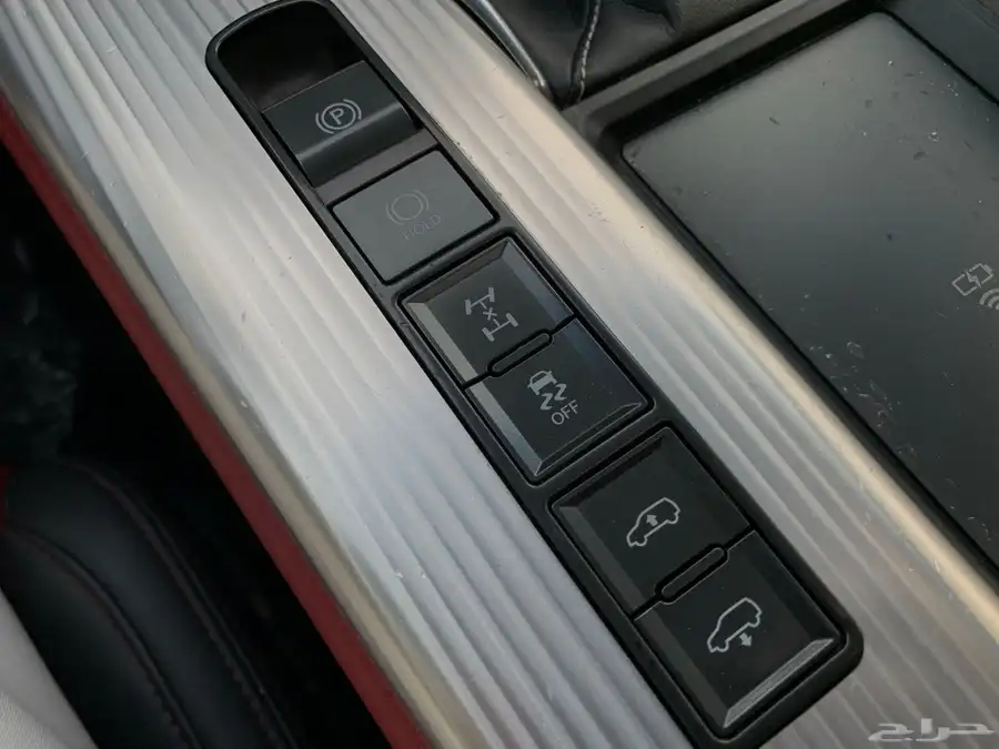 لكزس 2022 LX600 F فل كامل 47