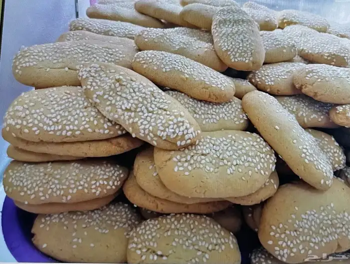 معلم حلويات يبحث عن عمل 10