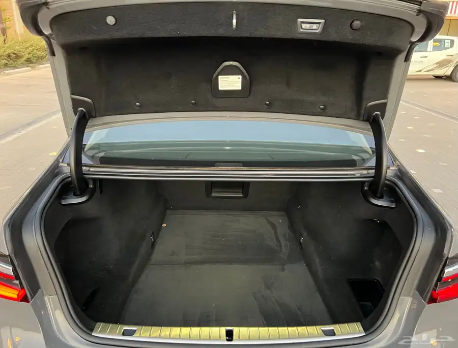 BMW 750Li 2020 فل كامل 11