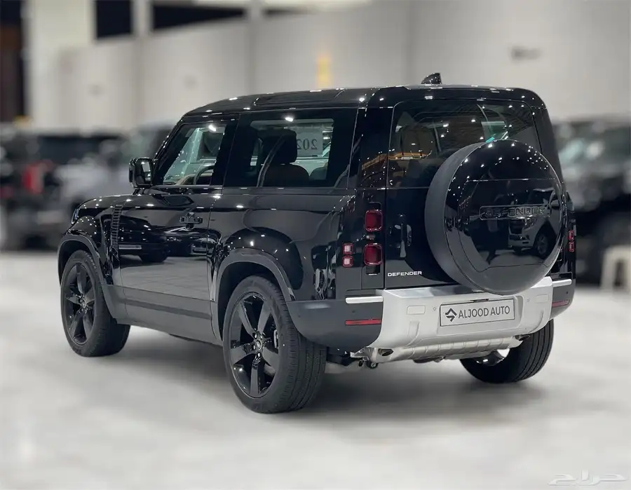 لاندروفر ديفندر 90 - HSE V6 موديل 2024 فل كامل سقف كشف جديد 5
