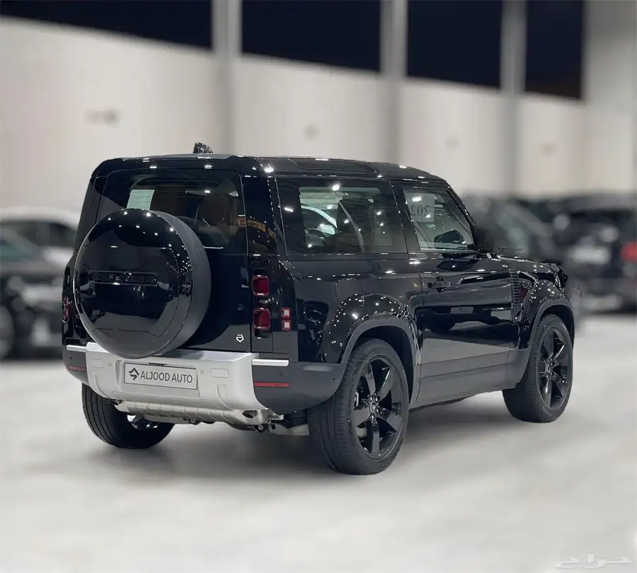 لاندروفر ديفندر 90 - HSE V6 موديل 2024 فل كامل سقف كشف جديد 3