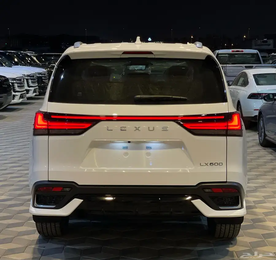 لكزس اف سبورت الساير 2025 بسعر 605000 شامل الضريبه 4