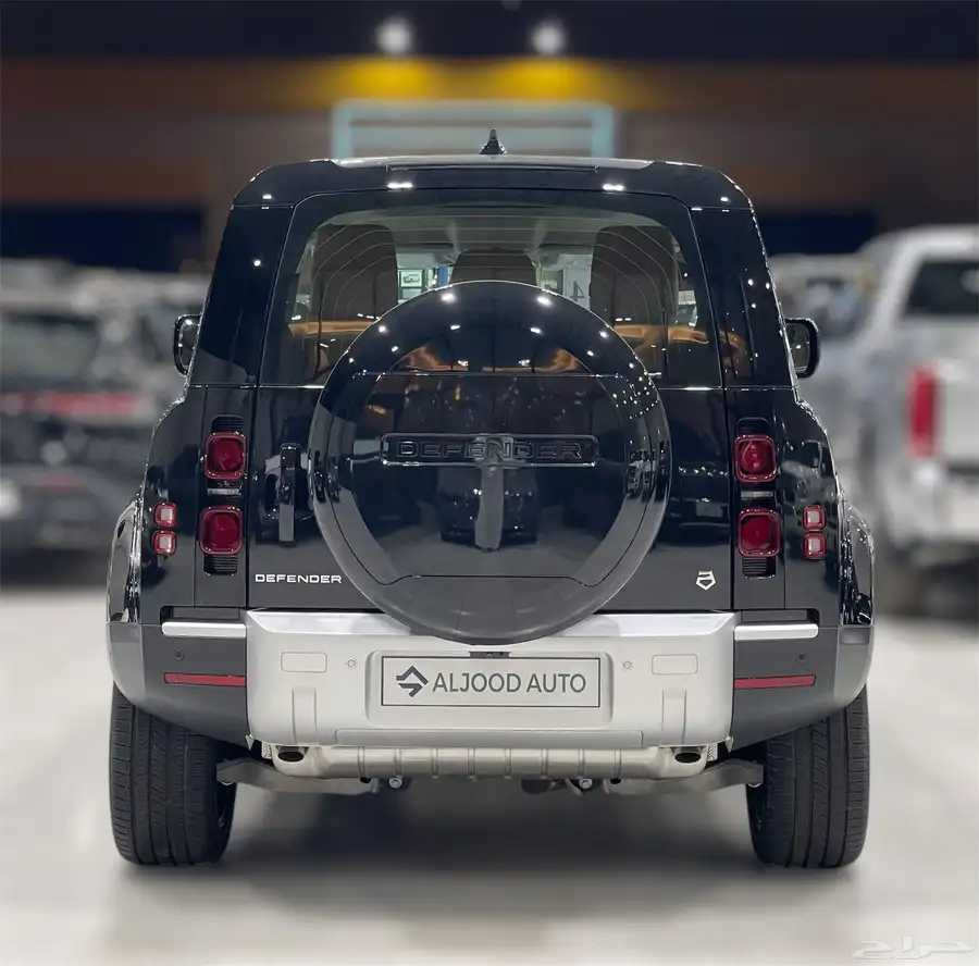 لاندروفر ديفندر 90 - HSE V6 موديل 2024 فل كامل سقف كشف جديد 4