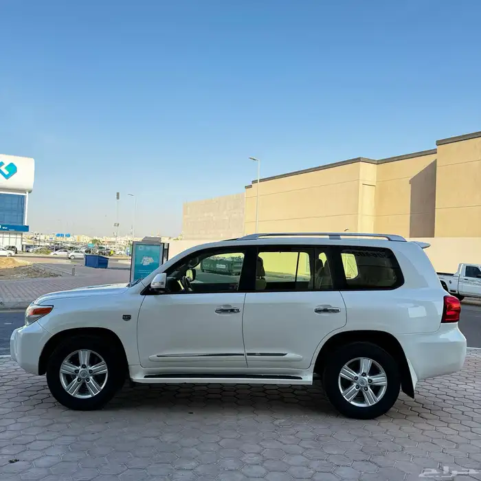 لاندكروزر نظيف جدا 2015 1