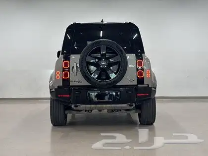 2023 Land Rover Defender 110 P400 X-Dynamic SE 3