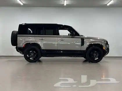 2023 Land Rover Defender 110 P400 X-Dynamic SE 4