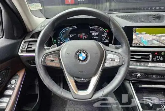 320i 2022 BMW 8