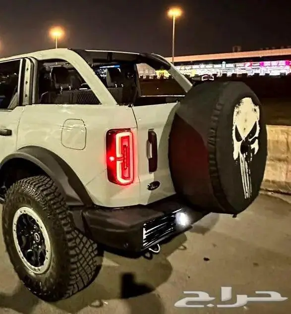 غطاء استبنه للبرونكو 1