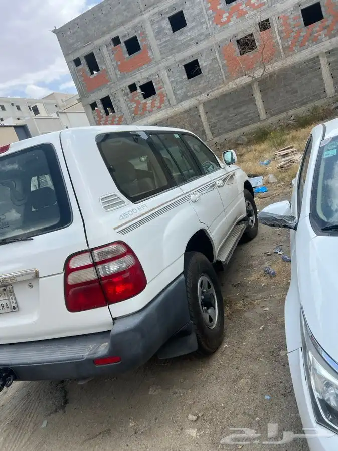 للبيع لاندكروزر موديل 2002 قير عادي مكيفين ثلاجه 0