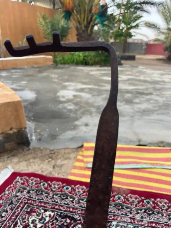 مفتاح باب خشب قديم له اكثر من مية عام (100)عام 0