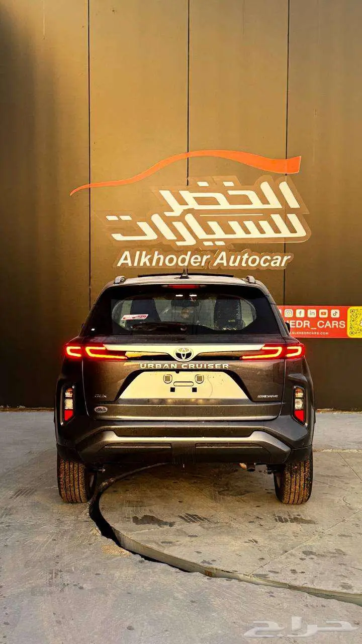 تويوتا اوربان كروزر GLX 2025 بنزين لدى الخضر للسيارات 10