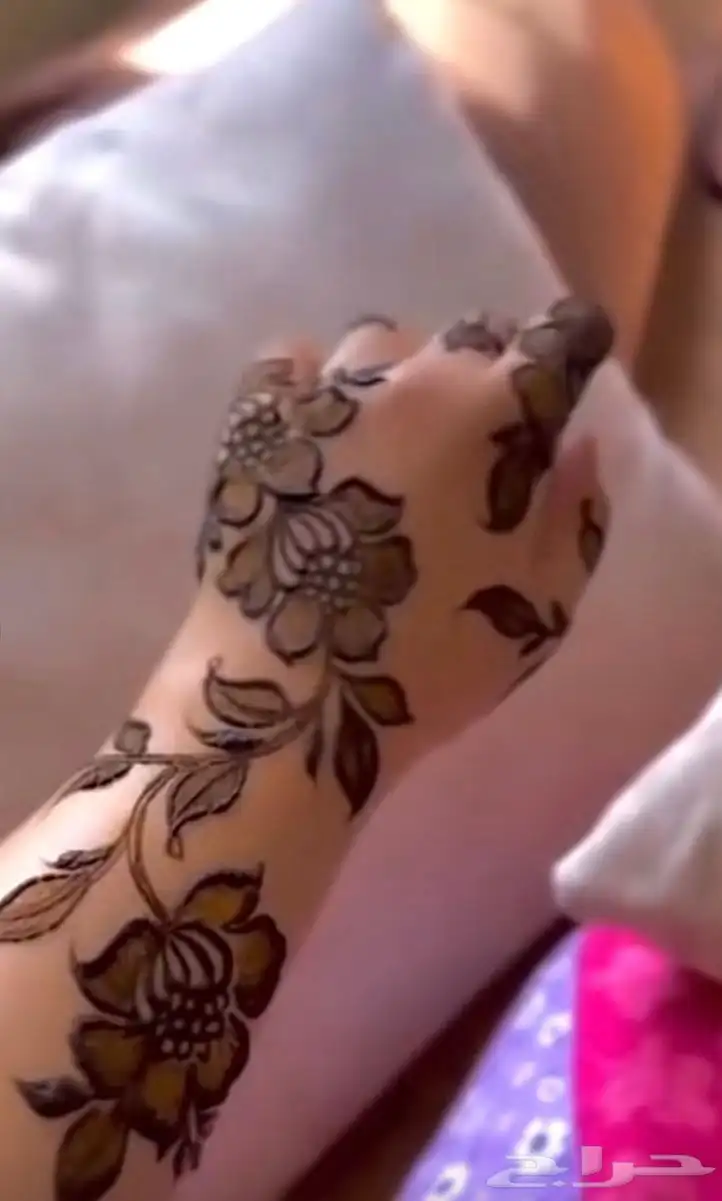 نقش احمر اللون مضمون 12