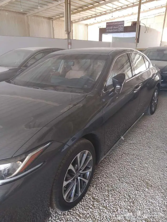 ليكزس es350 استاندر CA خليجي لون رمادي 2025 1