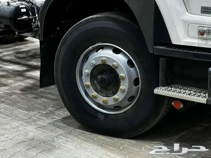 ايسوزو شاحنة 13 طن 2025 2