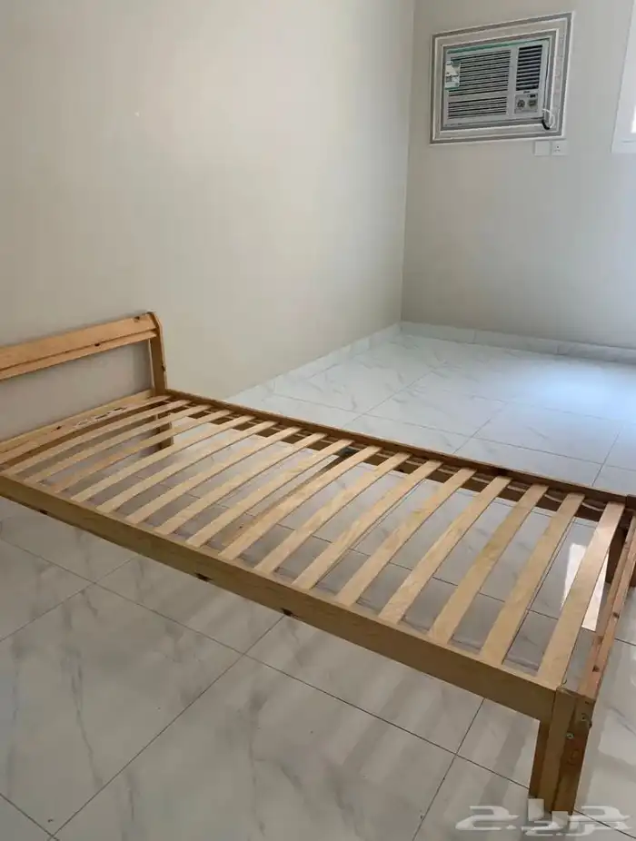 سرير خشبي 1